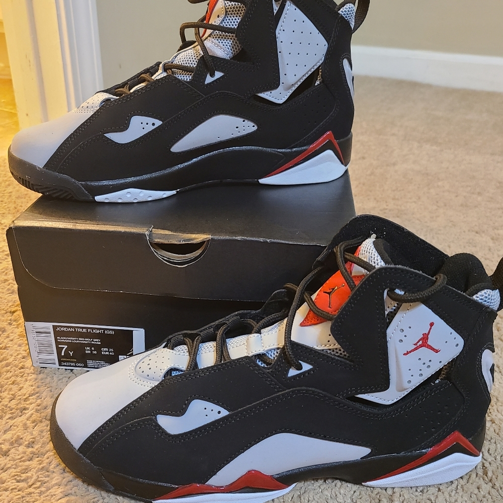 NIB Jordan True Flight